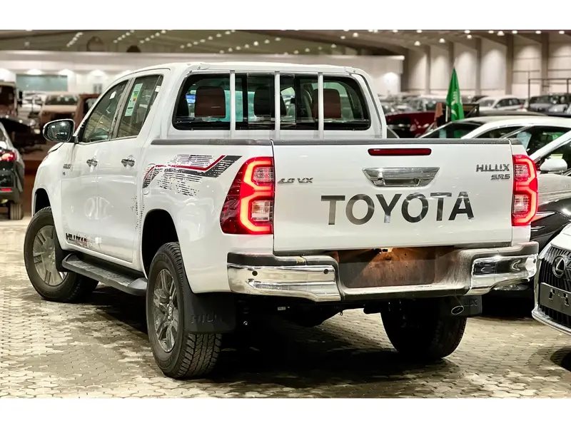 Discover undefined undefined Exterior Interior Images.Find all aspects and details of cars.