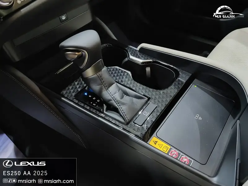 Lexus ES 2025