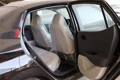 Discover undefined undefined Exterior Interior Images.Find all aspects and details of cars.