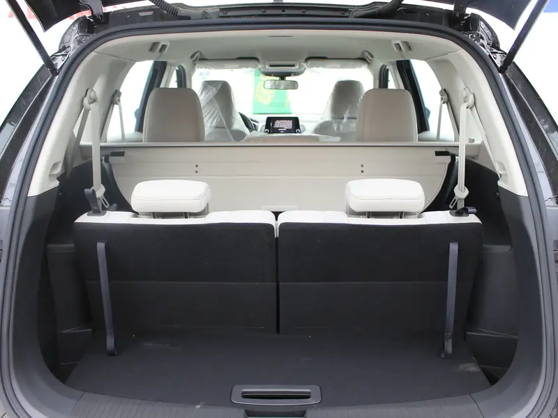 Discover undefined undefined Exterior Interior Images.Find all aspects and details of cars.