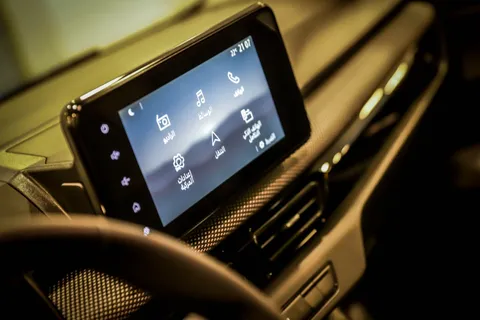 استكشف undefined undefined الصور الخارجية والداخلية. اكتشف جميع جوانب وتفاصيل السيارات.