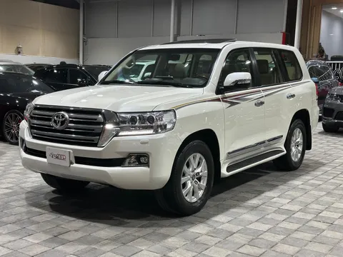 toyota toyota-land-cruiser image Toyota Land Cruiser 5.7 GXR 2018