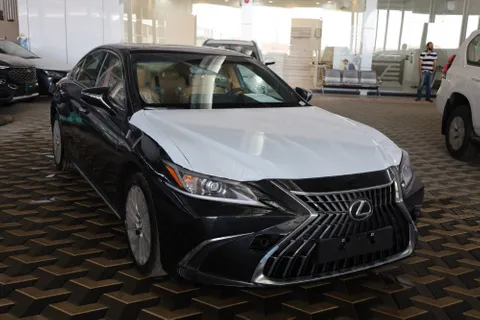 New Lexus ES 350 4 door 3.5L 2023