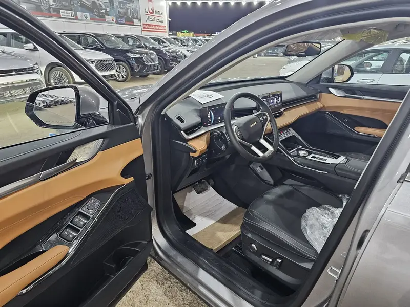 Discover undefined undefined Exterior Interior Images.Find all aspects and details of cars.