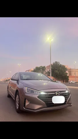 استكشف undefined undefined الصور الخارجية والداخلية. اكتشف جميع جوانب وتفاصيل السيارات.