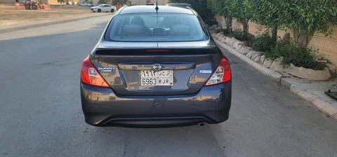 استكشف undefined undefined الصور الخارجية والداخلية. اكتشف جميع جوانب وتفاصيل السيارات.