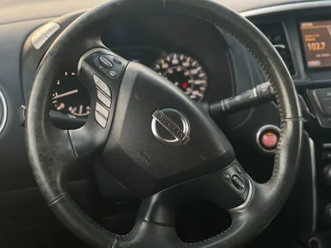 Nissan Pathfinder 3.5L SV 2WD 2015