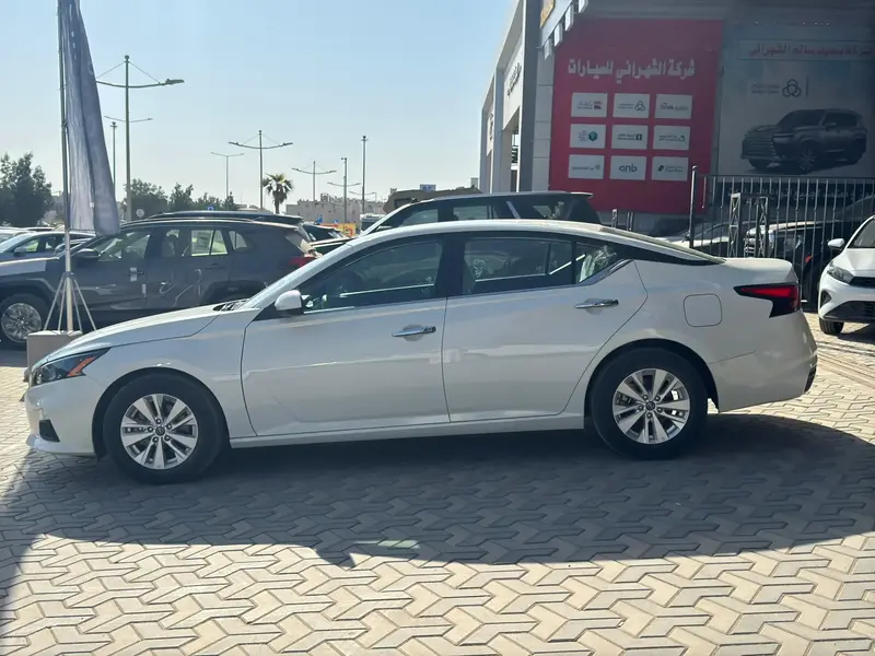 Discover undefined undefined Exterior Interior Images.Find all aspects and details of cars.