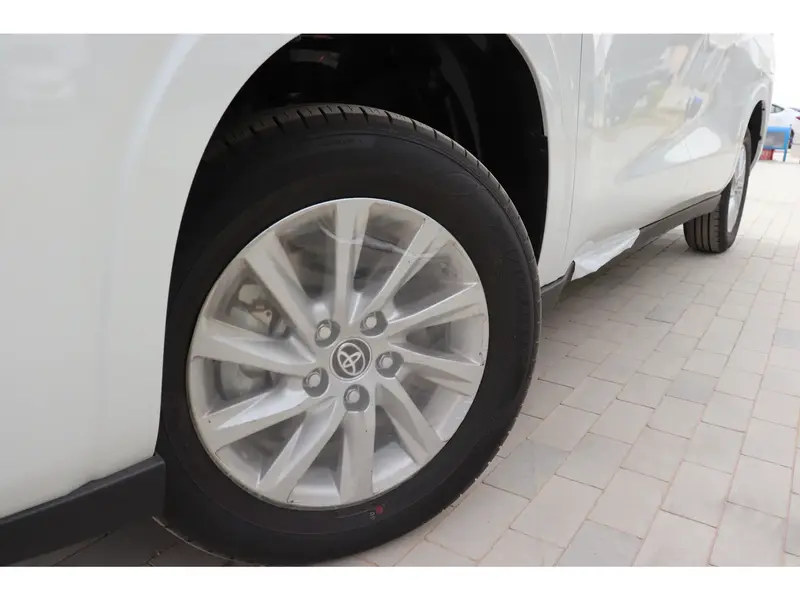 Discover undefined undefined Exterior Interior Images.Find all aspects and details of cars.