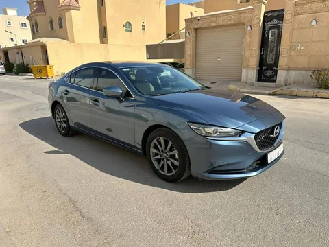 استكشف undefined undefined الصور الخارجية والداخلية. اكتشف جميع جوانب وتفاصيل السيارات.