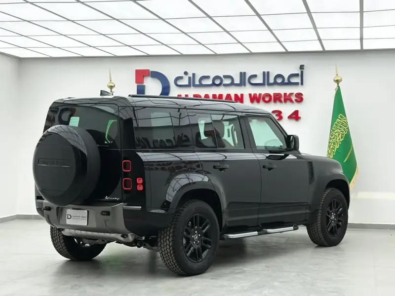 Land Rover Defender 2025