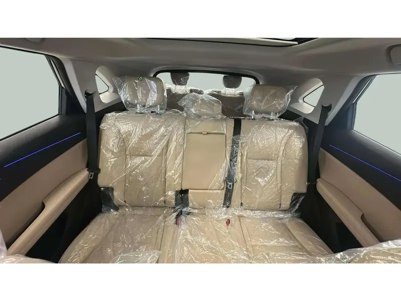 Discover undefined undefined Exterior Interior Images.Find all aspects and details of cars.