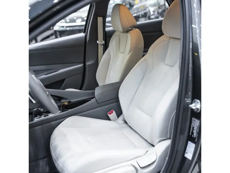 Hyundai Elantra 2025