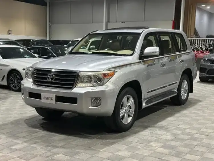 toyota toyota-land-cruiser image Toyota Land Cruiser 4.6L GXR 2014