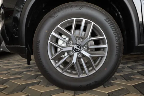Discover undefined undefined Exterior Interior Images.Find all aspects and details of cars.