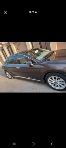 استكشف undefined undefined الصور الخارجية والداخلية. اكتشف جميع جوانب وتفاصيل السيارات.