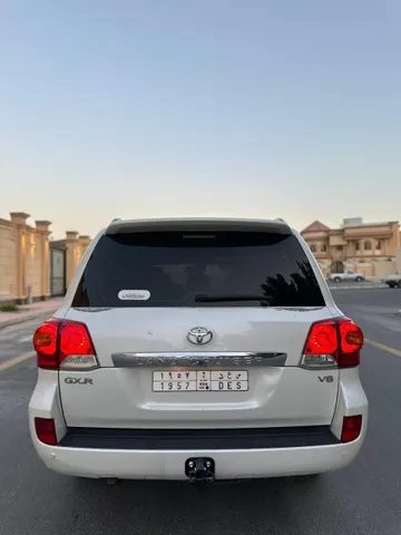 استكشف undefined undefined الصور الخارجية والداخلية. اكتشف جميع جوانب وتفاصيل السيارات.