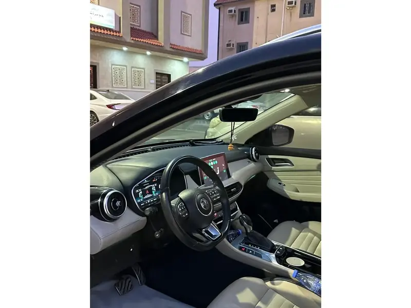 MG HS 2020