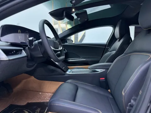 New Lucid Air Touring AWD 2024