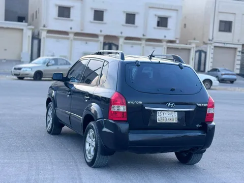 استكشف undefined undefined الصور الخارجية والداخلية. اكتشف جميع جوانب وتفاصيل السيارات.