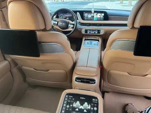 Discover undefined undefined Exterior Interior Images.Find all aspects and details of cars.