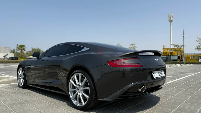 Aston Martin Vanquish 2017