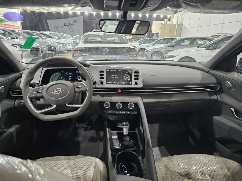 Hyundai Elantra 2025