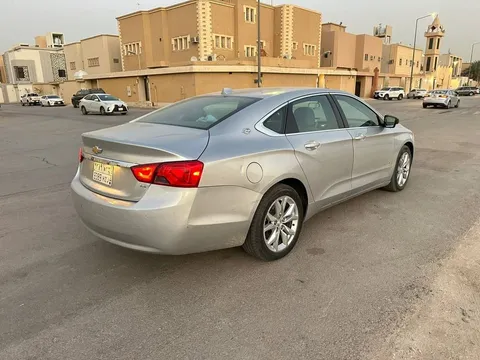 استكشف undefined undefined الصور الخارجية والداخلية. اكتشف جميع جوانب وتفاصيل السيارات.