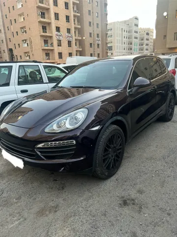 استكشف undefined undefined الصور الخارجية والداخلية. اكتشف جميع جوانب وتفاصيل السيارات.