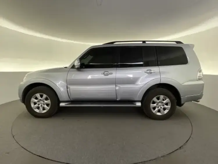 mitsubishi pajero image Mitsubishi Pajero 2017