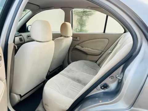 Nissan Sunny 1.6L Super Saloon 2012