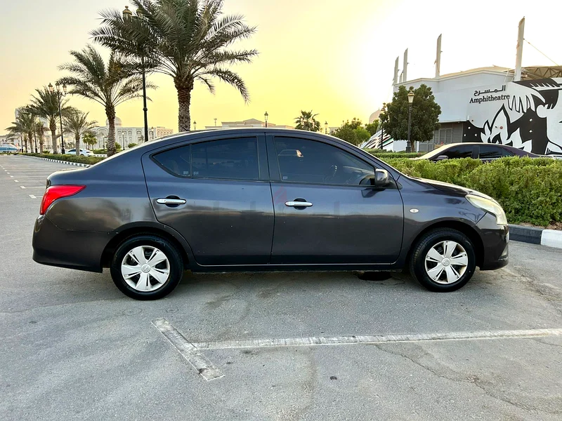 Nissan Sunny 2015