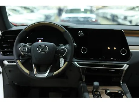 Discover undefined undefined Exterior Interior Images.Find all aspects and details of cars.