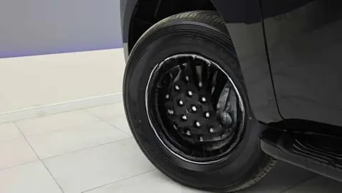 Discover undefined undefined Exterior Interior Images.Find all aspects and details of cars.