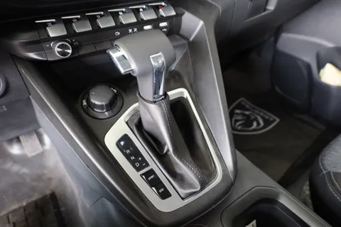 New Peugeot Landtrek 2.4T DC 4x4 A/T 2023