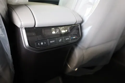 Discover undefined undefined Exterior Interior Images.Find all aspects and details of cars.