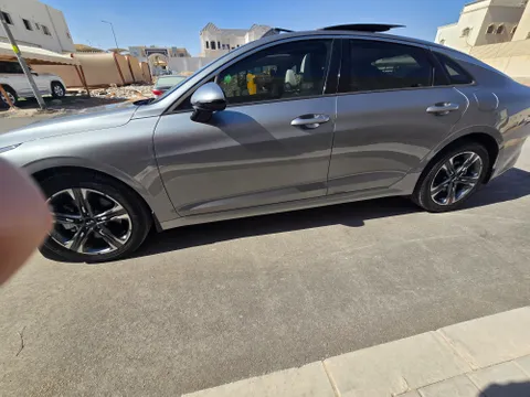 Discover undefined undefined Exterior Interior Images.Find all aspects and details of cars.