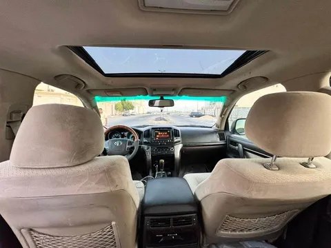 Discover undefined undefined Exterior Interior Images.Find all aspects and details of cars.