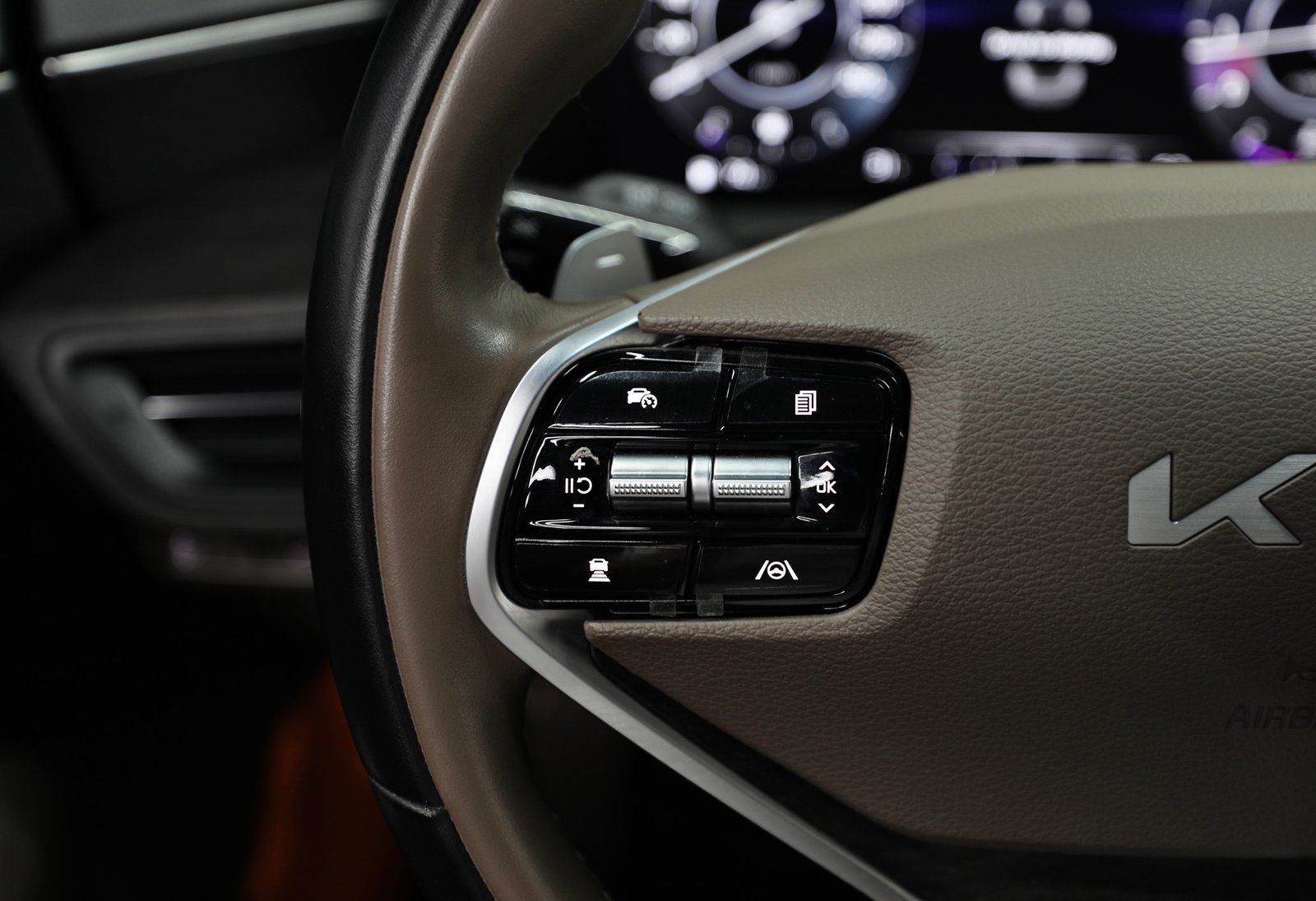 Accident Free | 2.5L | Free Insurance and Registration | Under Warranty Till 2026 | A001725