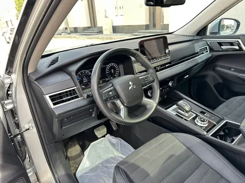 Discover undefined undefined Exterior Interior Images.Find all aspects and details of cars.