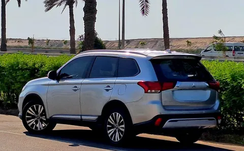 Mitsubishi Outlander 2.4L GLX 7-Seater 2022