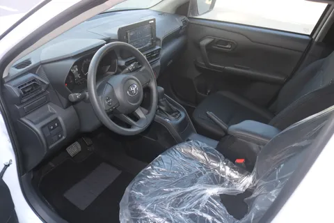 Discover undefined undefined Exterior Interior Images.Find all aspects and details of cars.