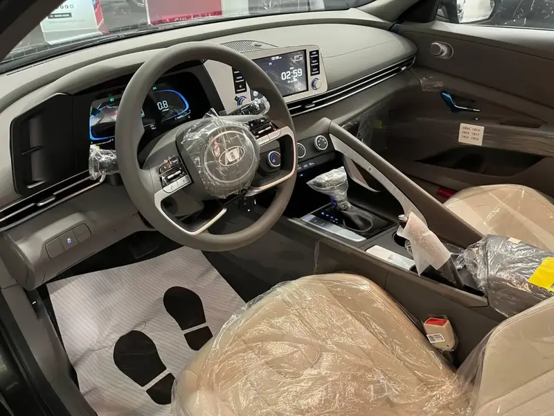 Hyundai Elantra 2025