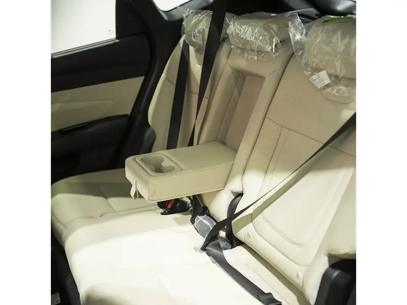 Discover undefined undefined Exterior Interior Images.Find all aspects and details of cars.