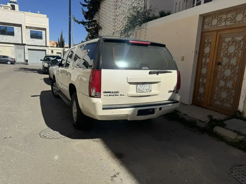 GMC Yukon XL 2010