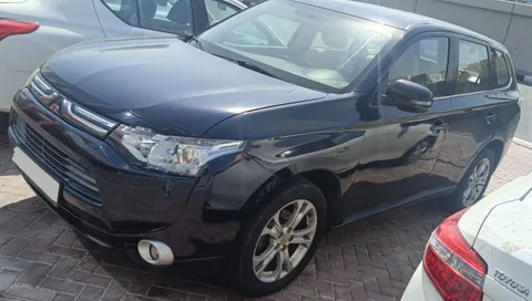 Mitsubishi Outlander 2.4L PHEV (S-AWD) Topline 2014