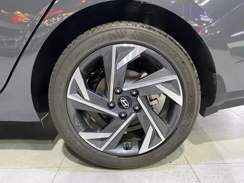 Hyundai Elantra 2025