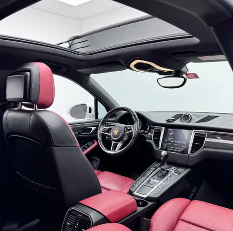 Discover undefined undefined Exterior Interior Images.Find all aspects and details of cars.