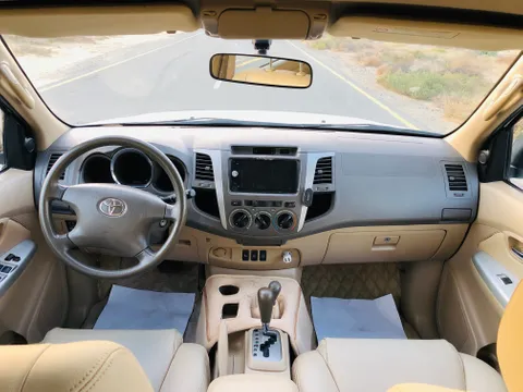 Toyota Fortuner 2.7L (4X4) 2010
