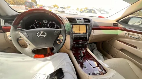 Discover undefined undefined Exterior Interior Images.Find all aspects and details of cars.